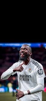 利物浦本赛季状态低迷，引援失误和阵容问题导致萨拉赫被冷宫，球队内部矛盾加剧。