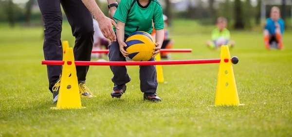 西甲 ｜ 巴塞vs奥沙补赛定档327 西足总遭双方球队炮轰
