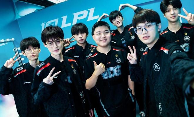 出球队在进 出球队在进